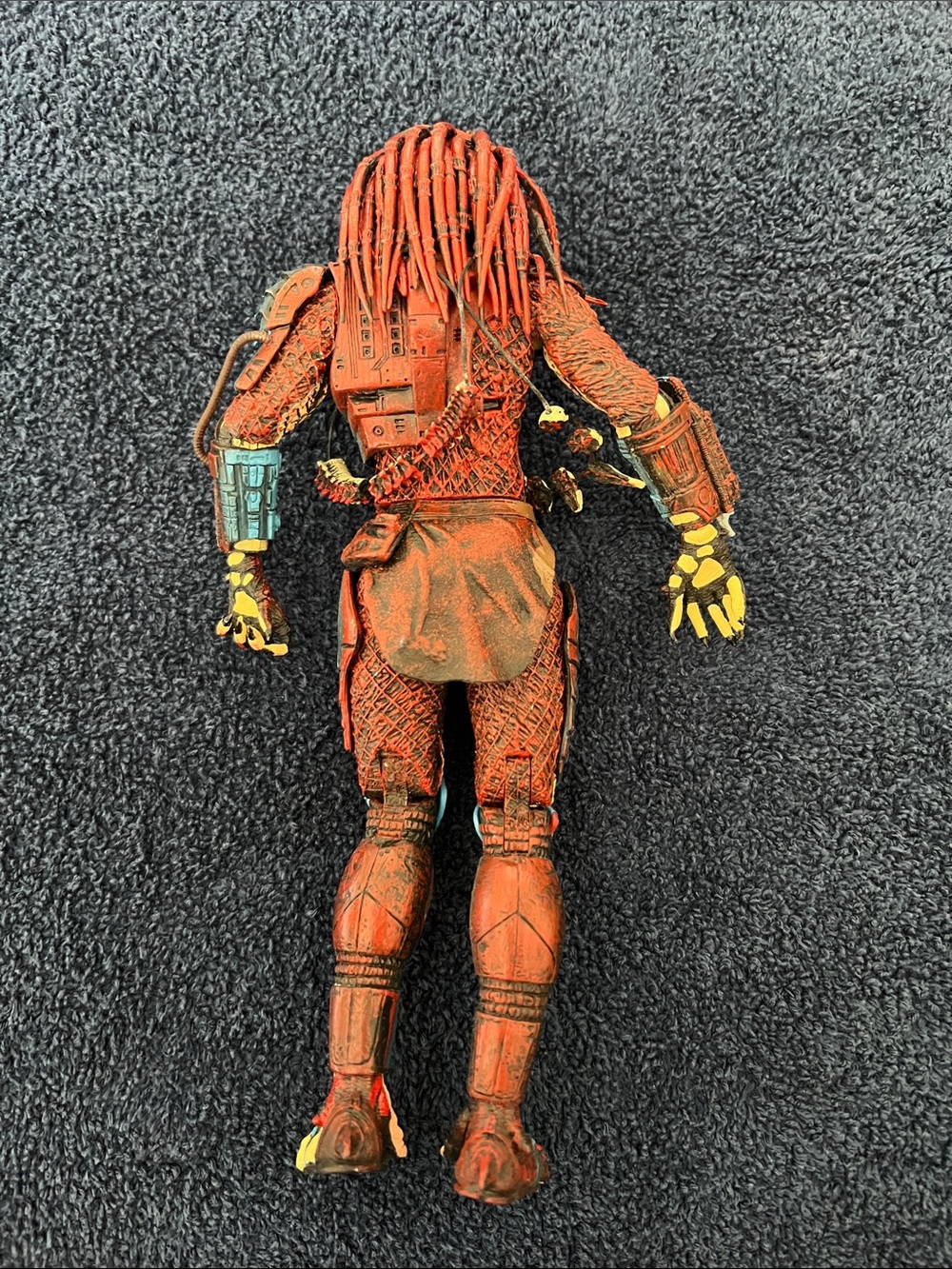Blue and Red Predator-Style Action Figure for Kids - Picture 4 of 6